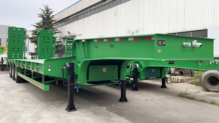 CIMC Low Bed Trailer Truck with Folding Ramp