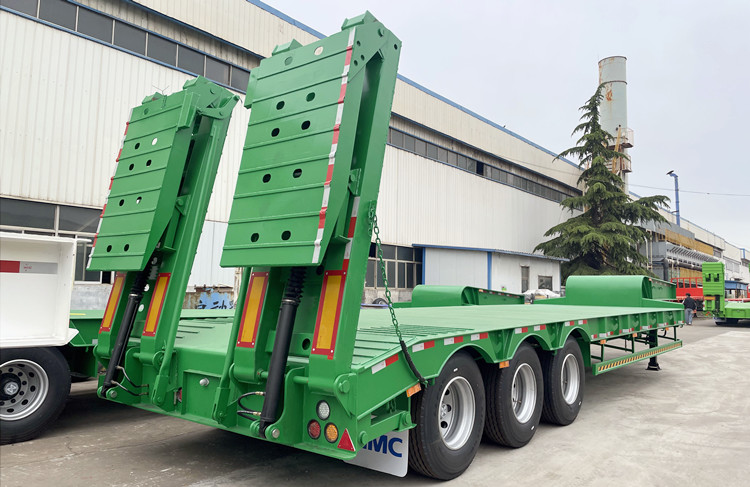 CIMC Low Bed Trailer Truck with Folding Ramp